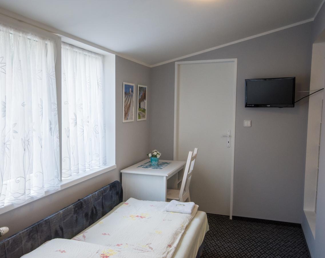 Herbenka Hotel Hustopece Ngoại thất bức ảnh