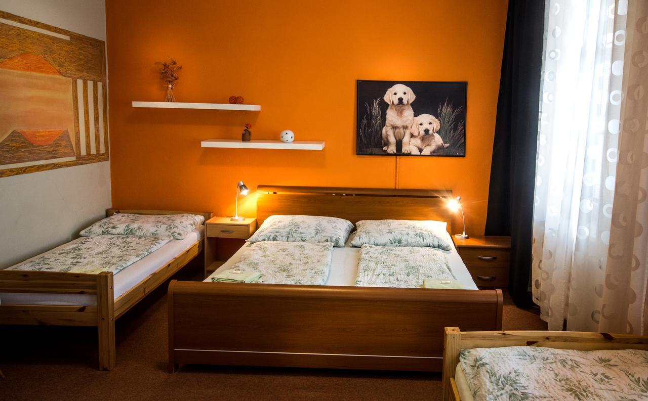 Herbenka Hotel Hustopece Ngoại thất bức ảnh