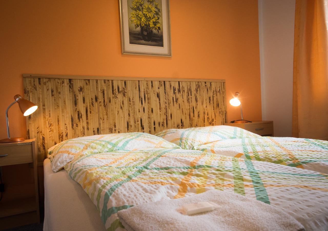 Herbenka Hotel Hustopece Ngoại thất bức ảnh