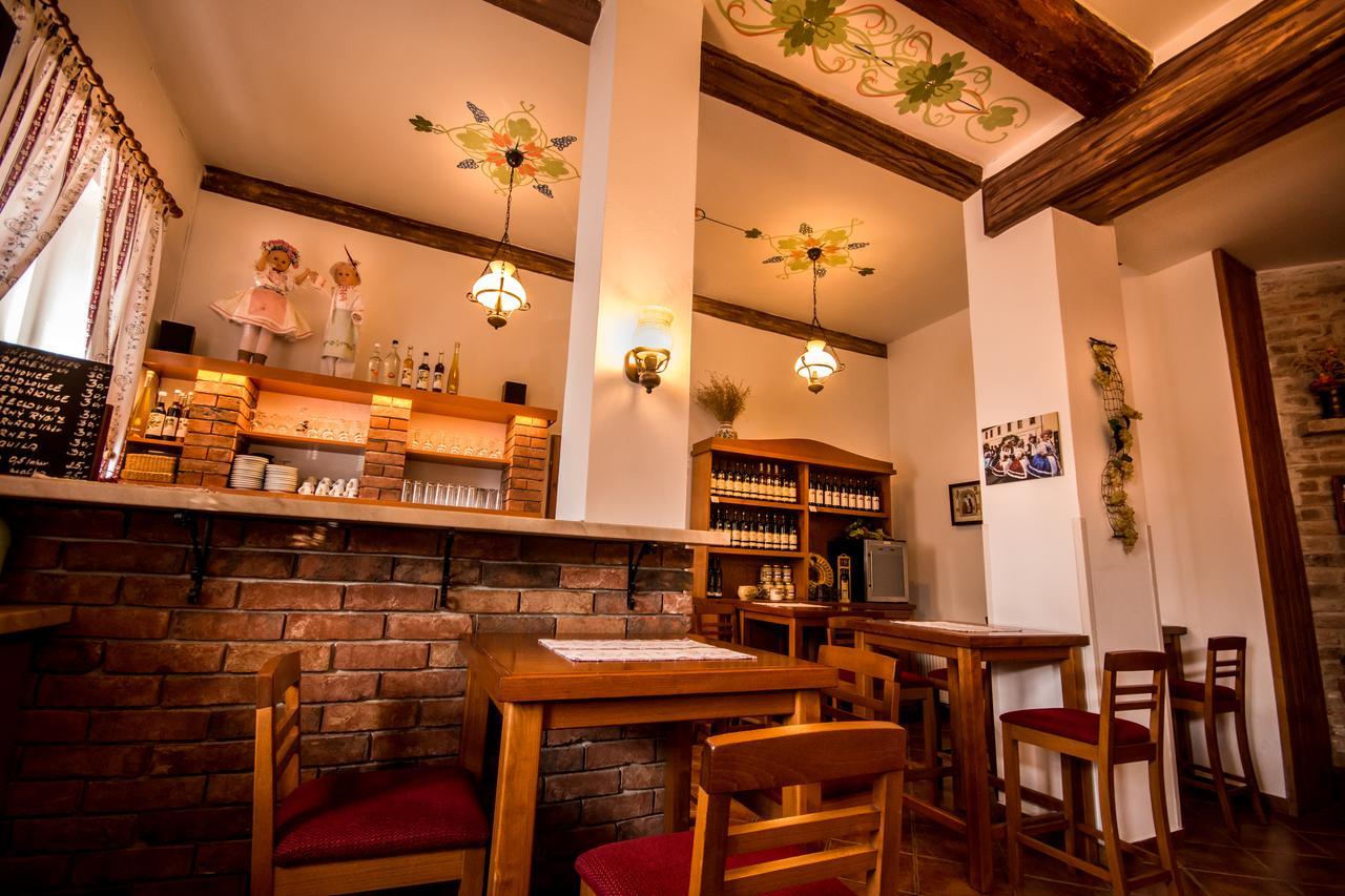 Herbenka Hotel Hustopece Ngoại thất bức ảnh